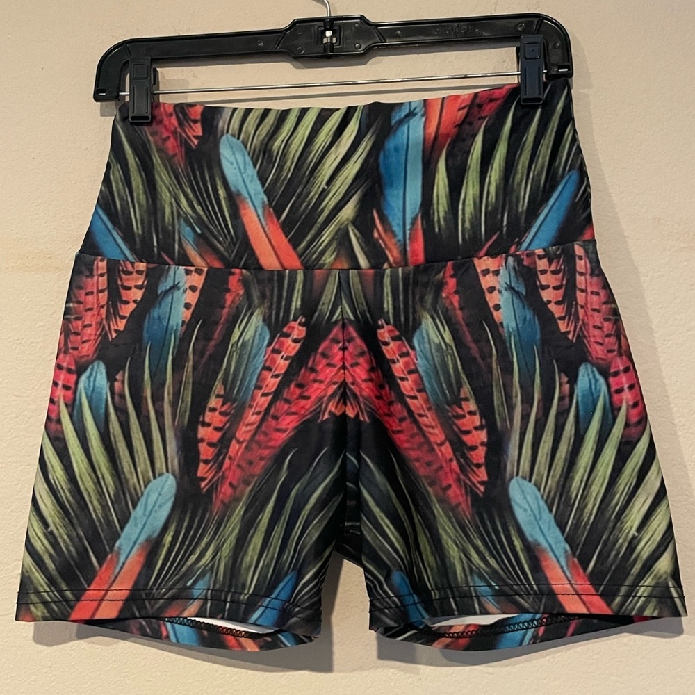 CLOSING SALE! Yoga Nature Shorts S